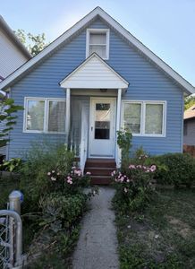 939 Earl St