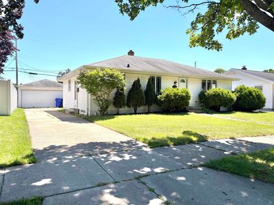 1137 W Roberts Ave