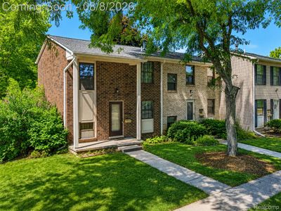8358 Lakeview Ct
