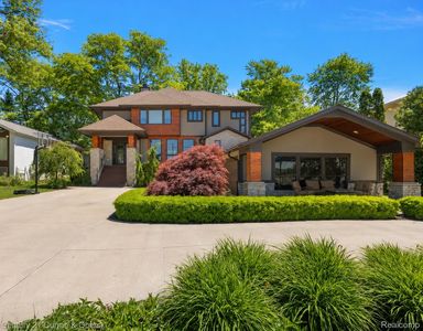 1345 E Lake Dr