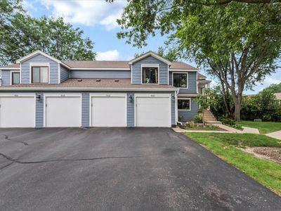 Property at 912 Manchester Cir, Schaumburg, IL