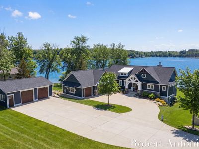 162 Lakeview Dr