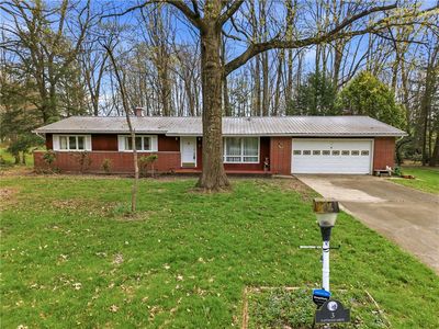 3 Eastwood Dr