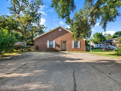 206 LINCOLN Street