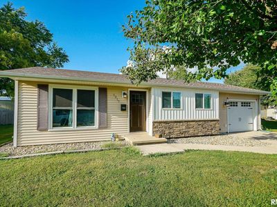 1217 E Locust St
