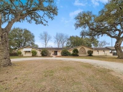 404 Glen Oaks Ln