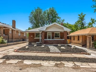 1048 E Barbara Pl