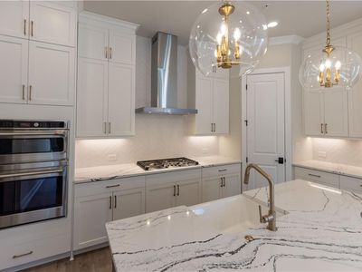 3902 Benchwood Ct #202