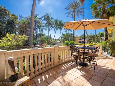 1228 Hillsboro Mile APT 101