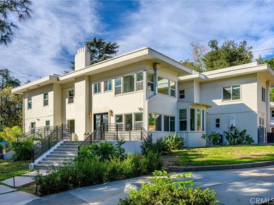 2065 E Altadena Dr