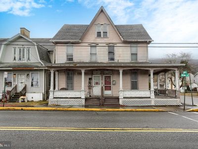 300-302 W Main St