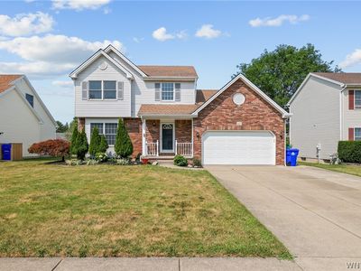 4400 Manor Ln