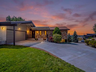 1113 E Santa Maria Dr