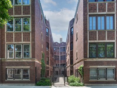 819 E 53rd St #3