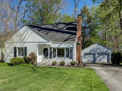 Property at 197 Miles Rd, Moreland Hills, OH