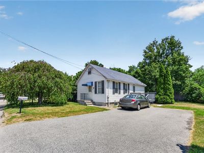 50 Lloyd Ave
