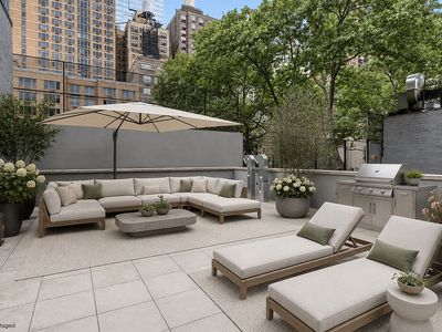 350 W 44th St #2O5