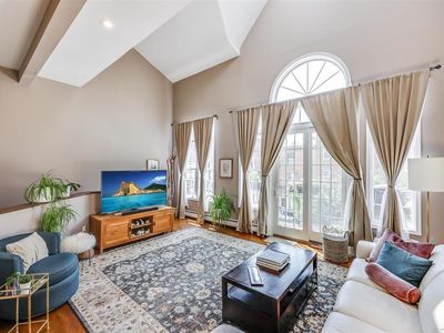 298 3rd St APT 4