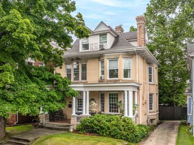 220 Grand St