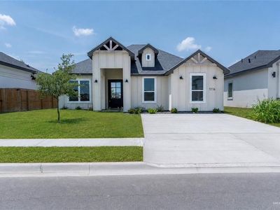 1116 E Acacia Dr