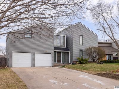 723 S 153rd Cir