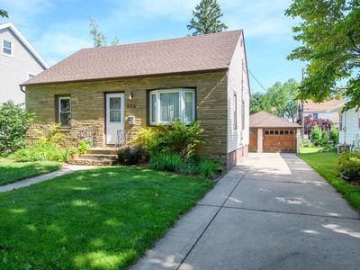 626 West Lakeside Street