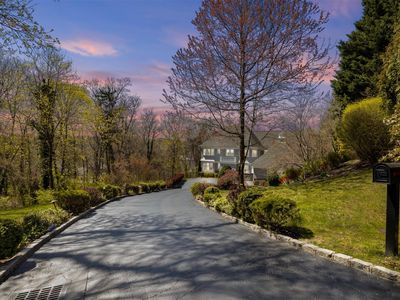 164 Colonial Parkway