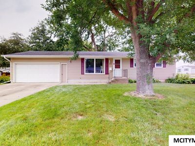 1076 Park Ln