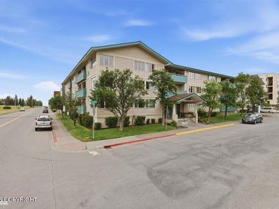 836 M St APT 103