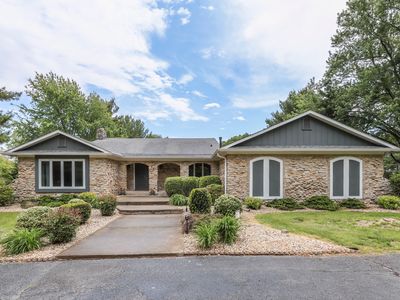 69 E Maple Dr