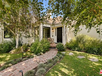11357 Aqua Vista St