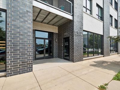 1317 N Larrabee St #401