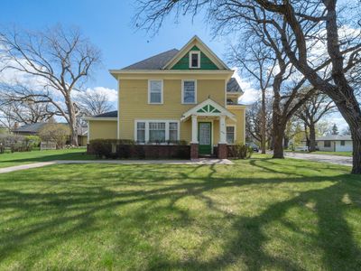 424 6th Ave W