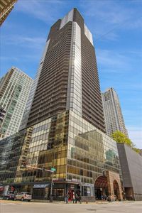 10 E Ontario St APT 905
