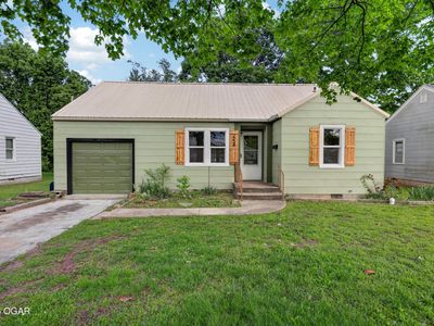 1724 Hillcrest Dr