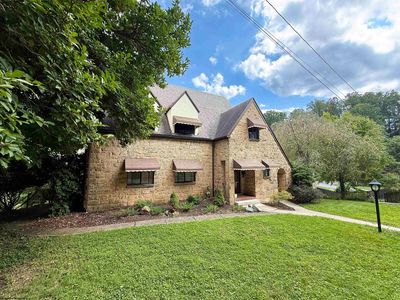 1038 Sunset Dr