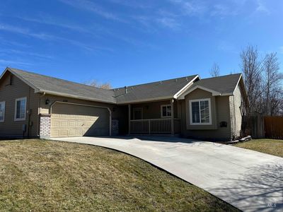 678 N Steed Pl