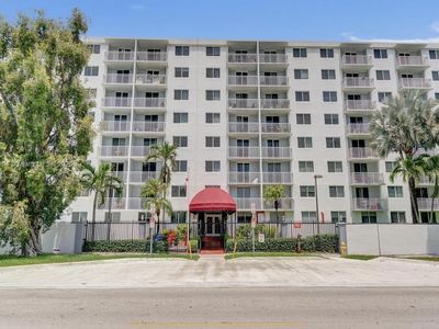 1251 NE 108th St APT 411