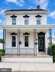 124 W 4th St