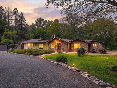 8720 Rogue River Hwy
