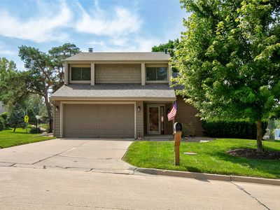 7900 Roseland Dr