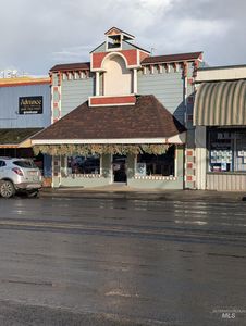 413 Main St