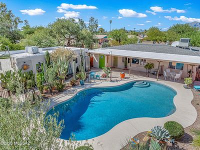 3002 E Loretta Dr
