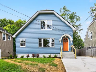 3351 Hewitt Crescent St