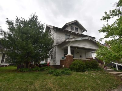 208 N East St