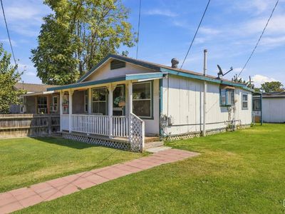 Property at 1074 Park Ln, Shafter, CA