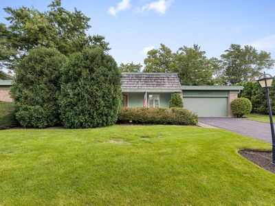 Property at 1135 Adirondack Dr, Northbrook, IL