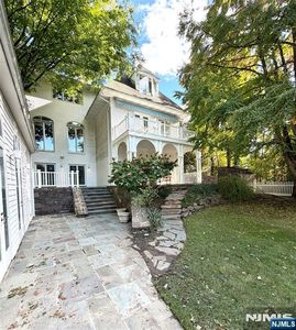 526 Knollwood Road
