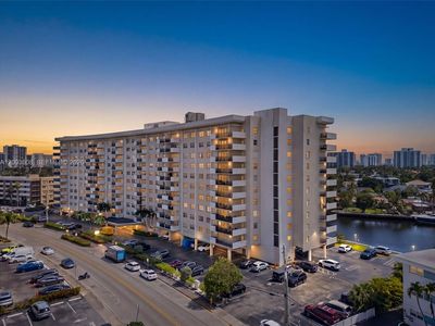 401 Golden Isles Dr APT 303