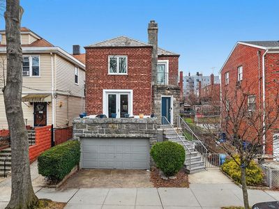 2033 Hering Ave